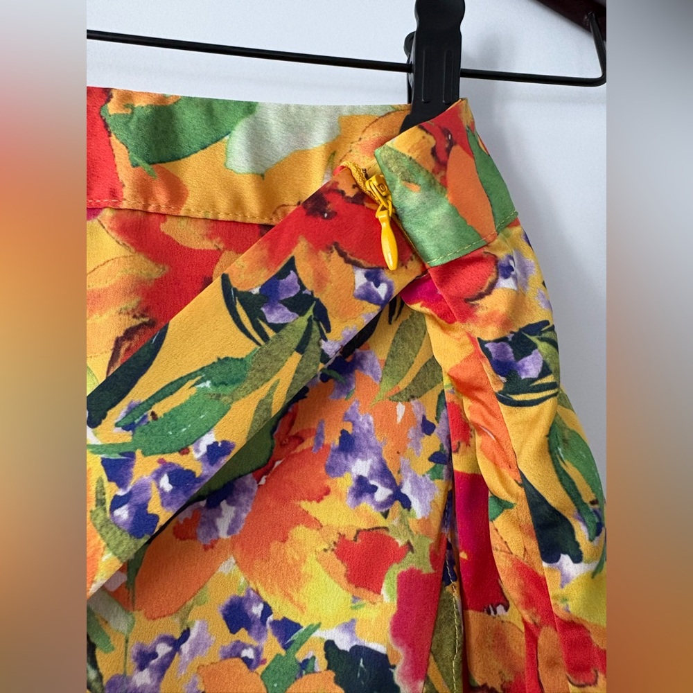 Marciano Vibrant Floral Print Wrap Skirt - Size S (6) - Picture 7 of 7